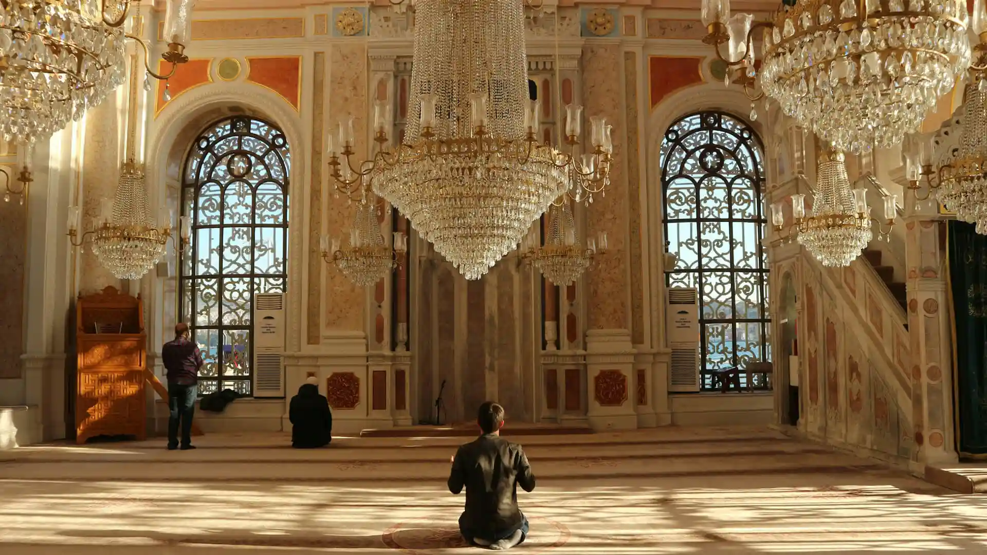 Best Chandelier Cleaning in Delhi