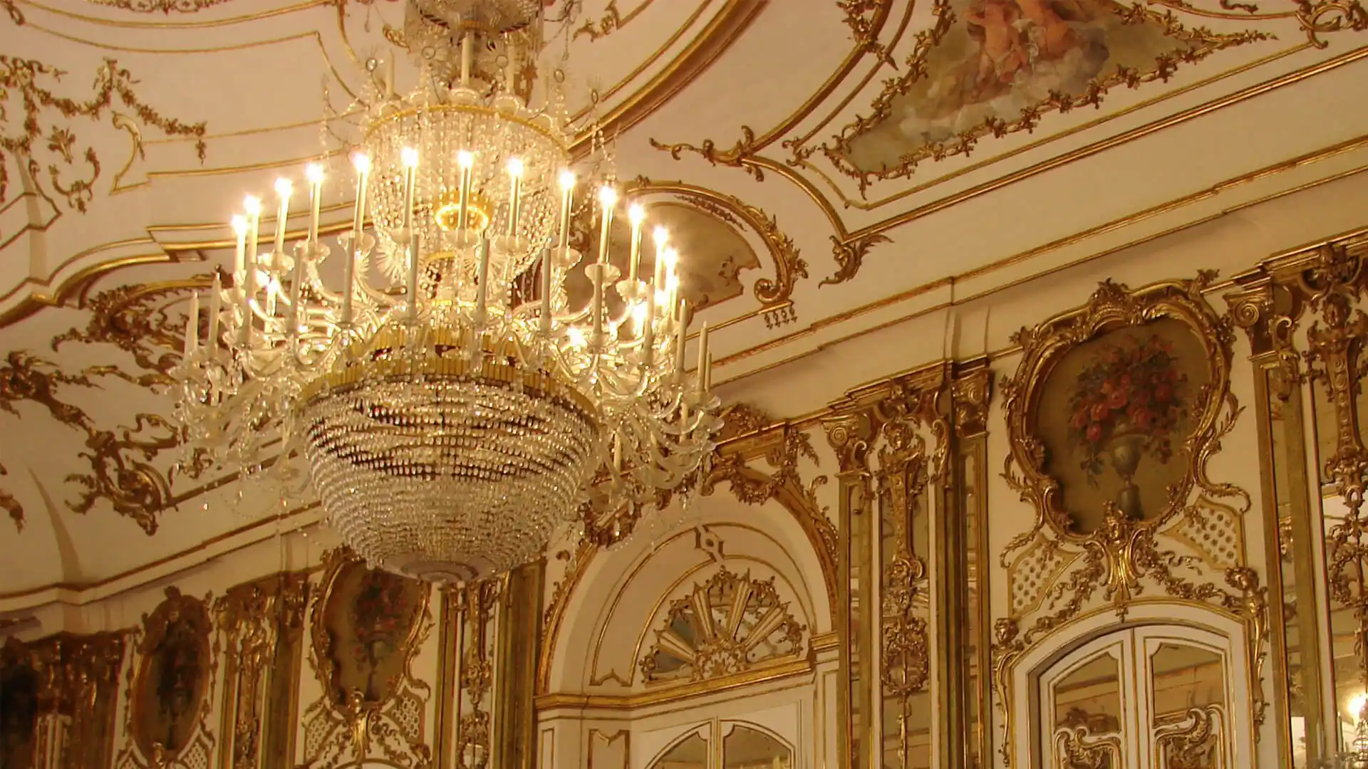 Best Chandelier Cleaning in Delhi